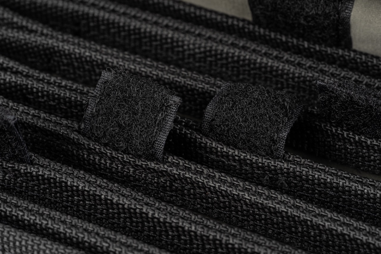 NiSi Cinema Filter Pouch II 4x5.65 – Detailansicht der inneren Klettlaschen zur sicheren Fixierung der Filter