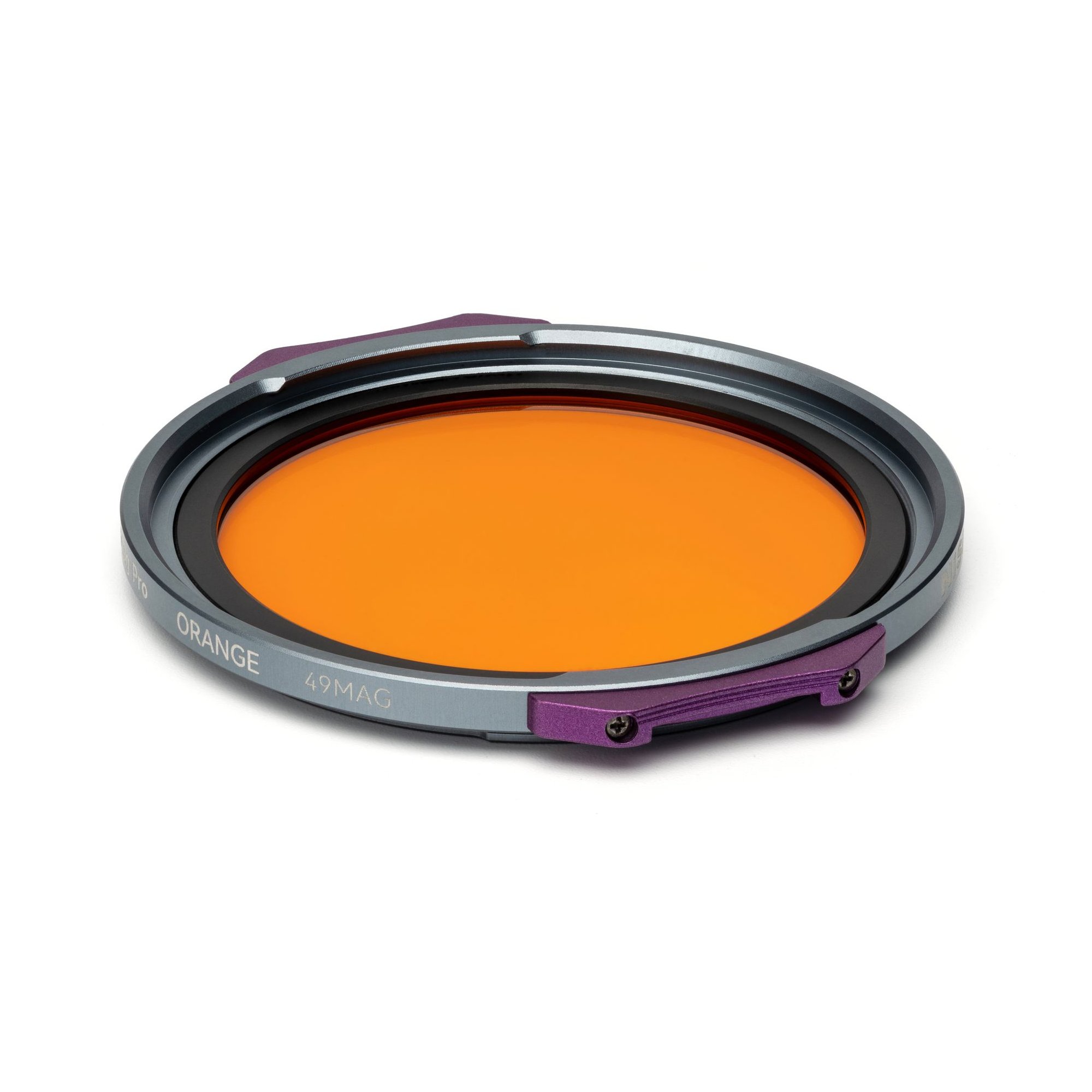 NiSi JetMag Pro Orange Filter (49MAG) in schräger Ansicht mit orangefarbener Filterfläche und Magnetrahmen.