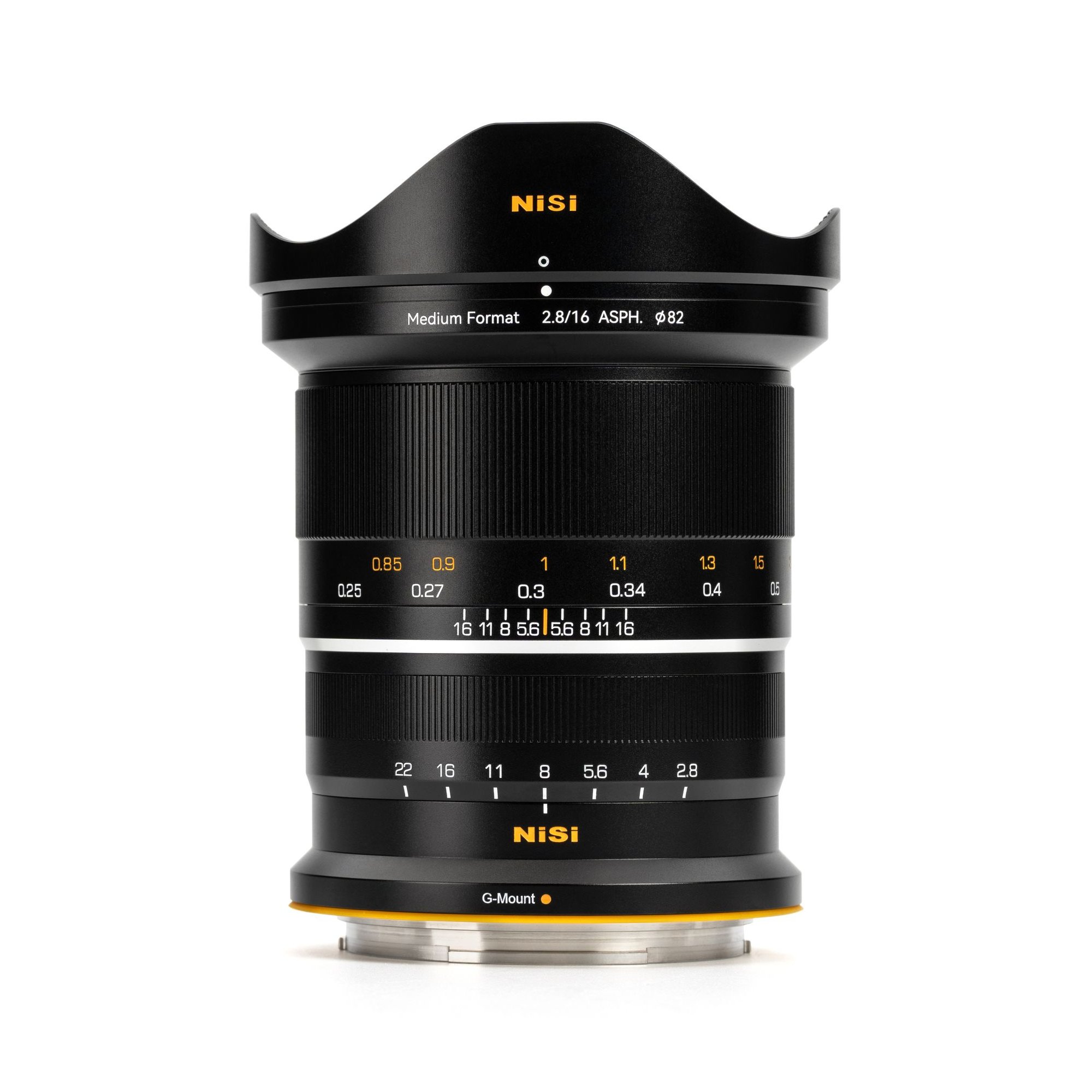 NiSi 16mm F2.8 ASPH G-Mount Weitwinkelobjektiv mit Gegenlichtblende  für Mittelformat in Vorderansicht auf weißem Hintergrund.