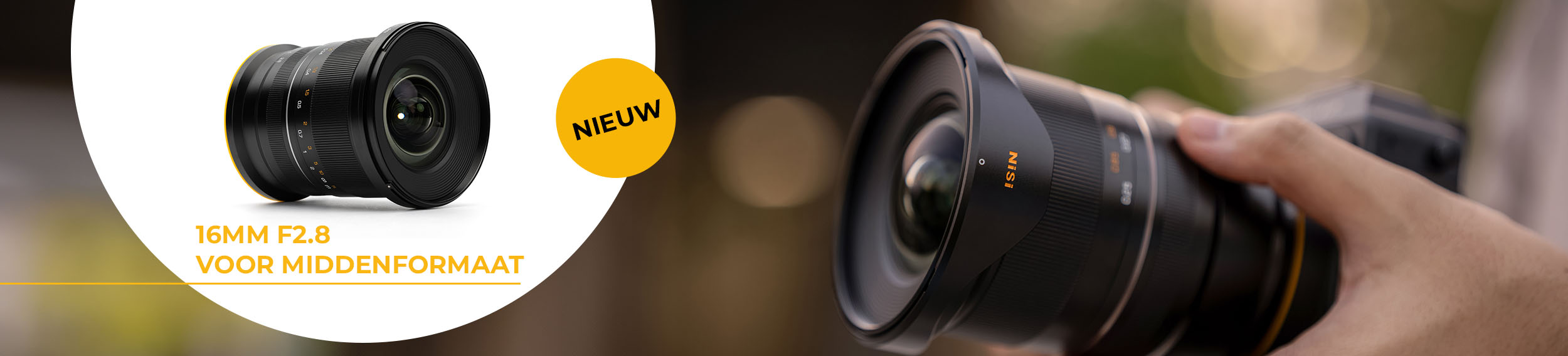 Nieuw: NiSi 16mm F2.8 groothoekobjectief voor middenformaat, productfoto en objectief op een camera in de hand