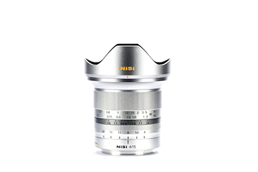 NiSi 15mm F4 silber mit Sonnenblende einzeln