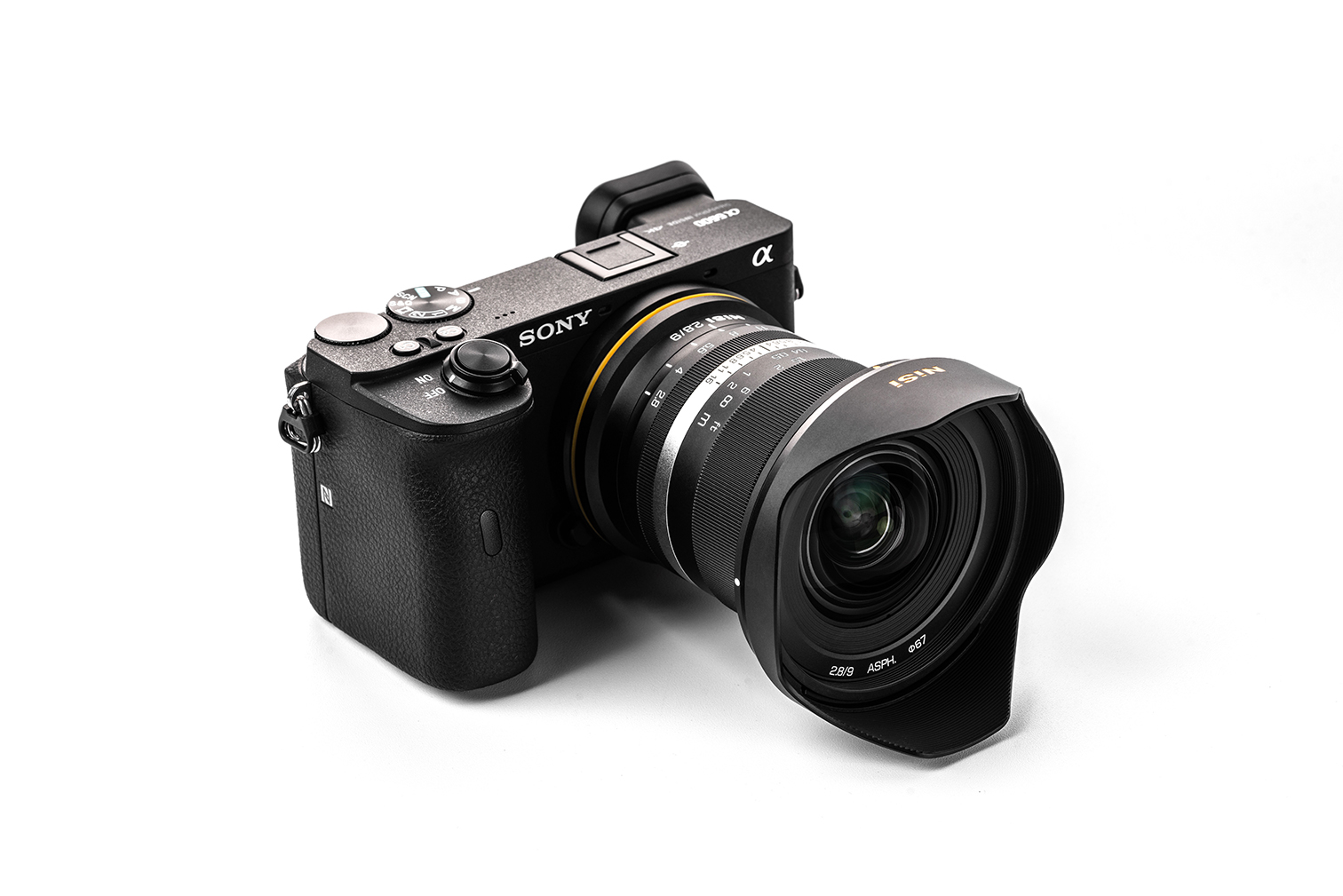 NiSi 9mm F2.8 für APS-C Sony E-Mount auf Kamera