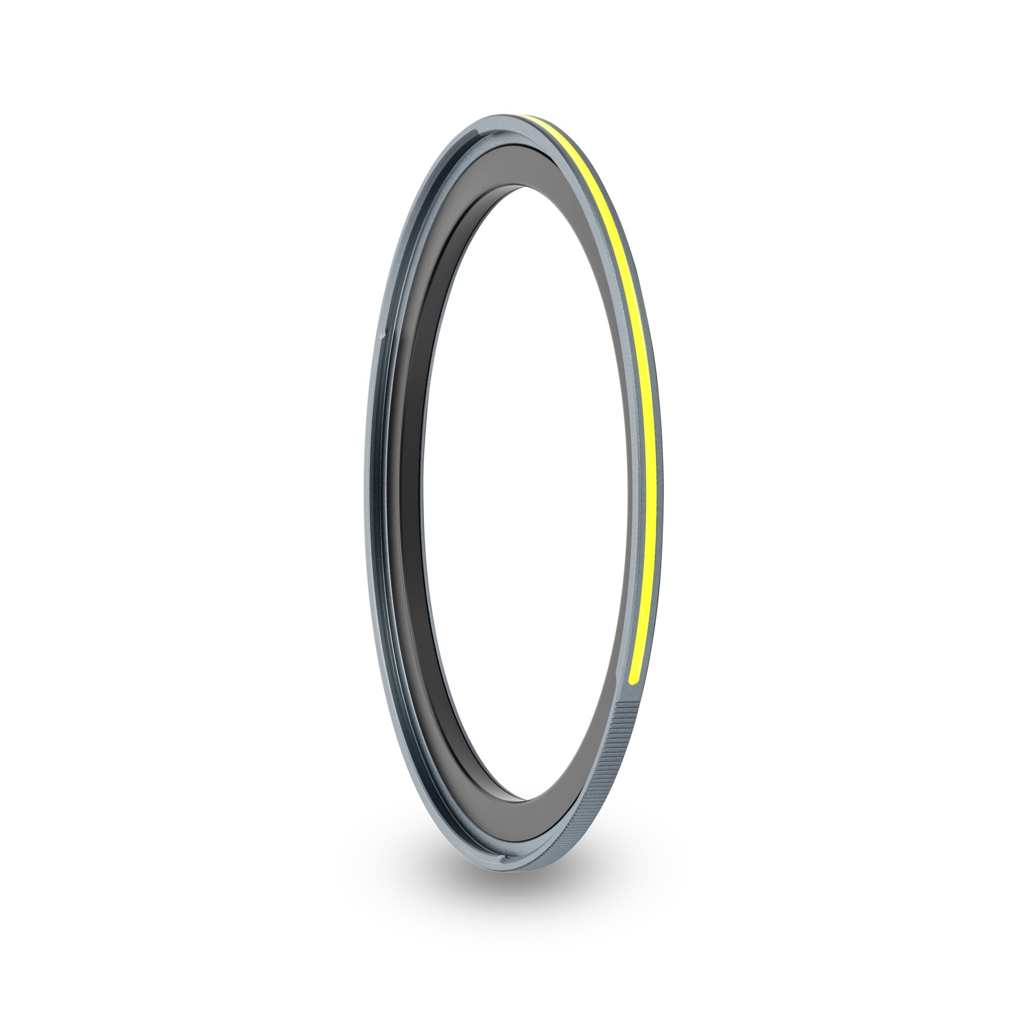 Schräge Ansicht des NiSi JetMag Pro Prolock Luminous Adapterrings (82MAG) mit gut sichtbarer Leuchtmarkierung.