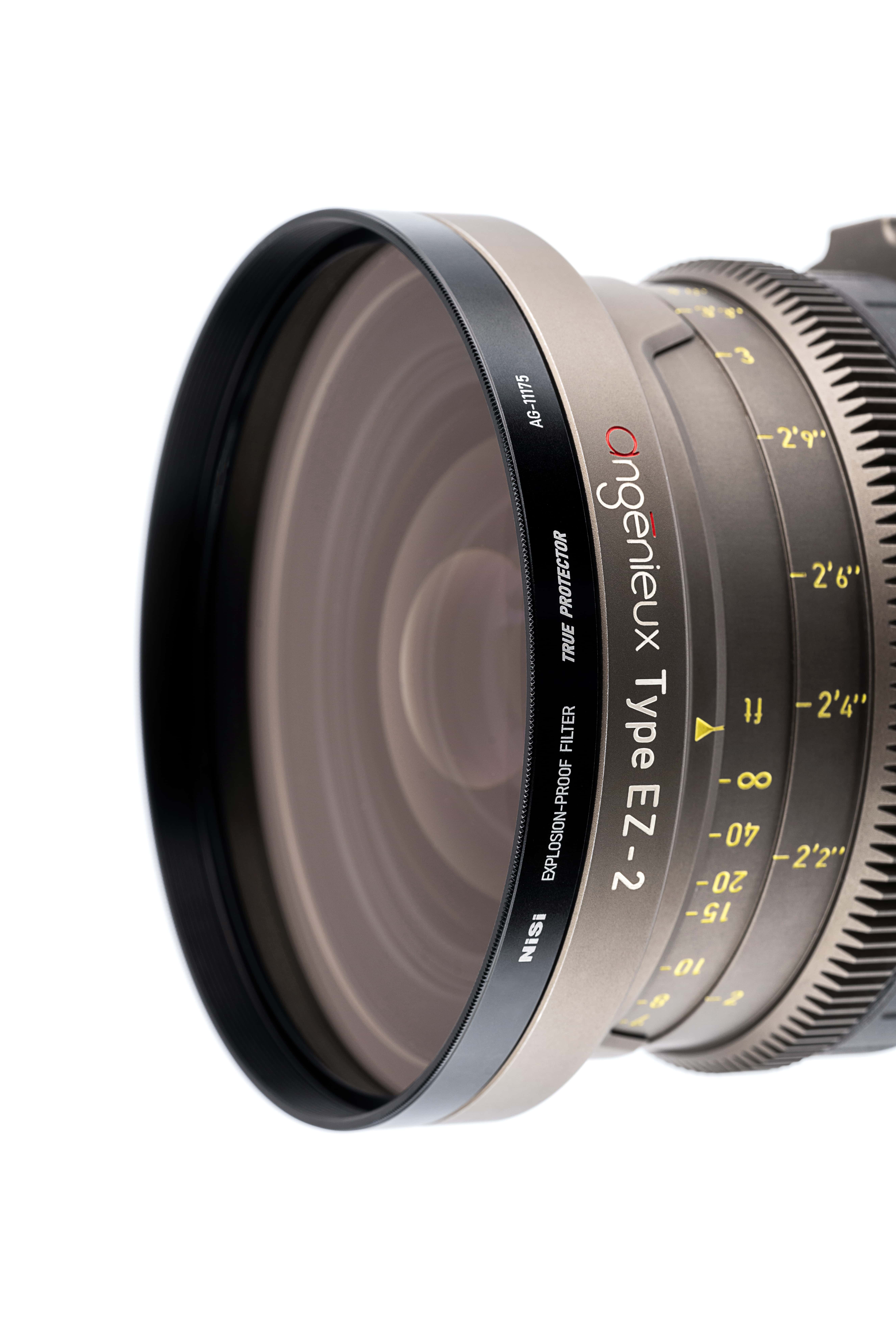 Nisi Cinema True Protector Filter AG-11175 montiert am Angenieux EZ-Objektiv, Detailansicht vor der Frontlinse